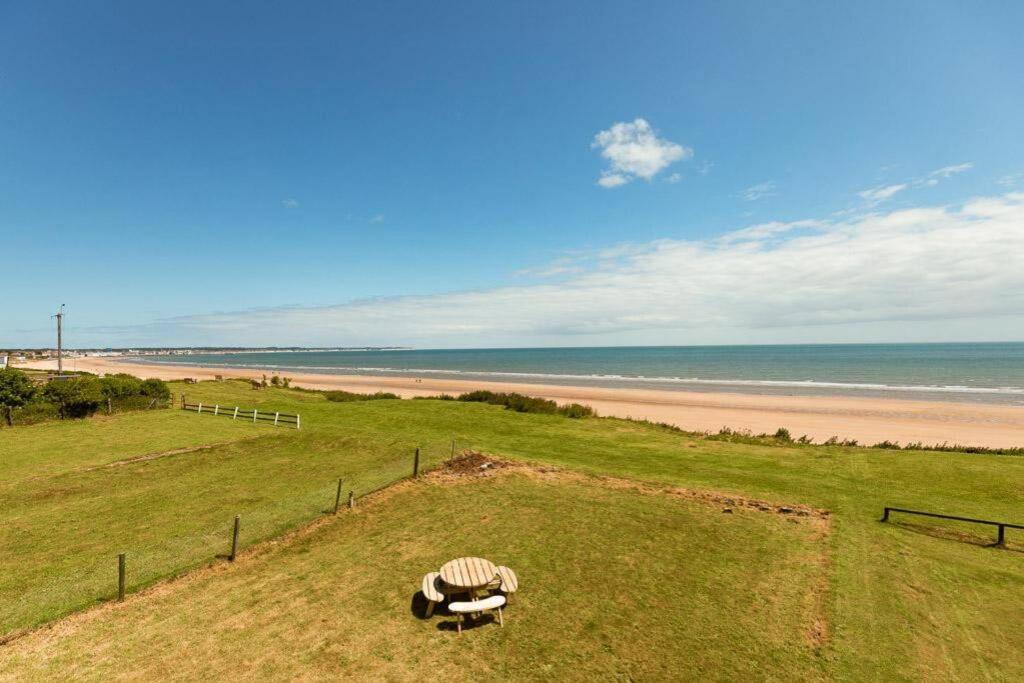 Beachfront Apartment - Ground Floor Apartment With Sea Views, Next To The Beach, Bridlington, North Yorkshire Bessingby ภายนอก รูปภาพ
