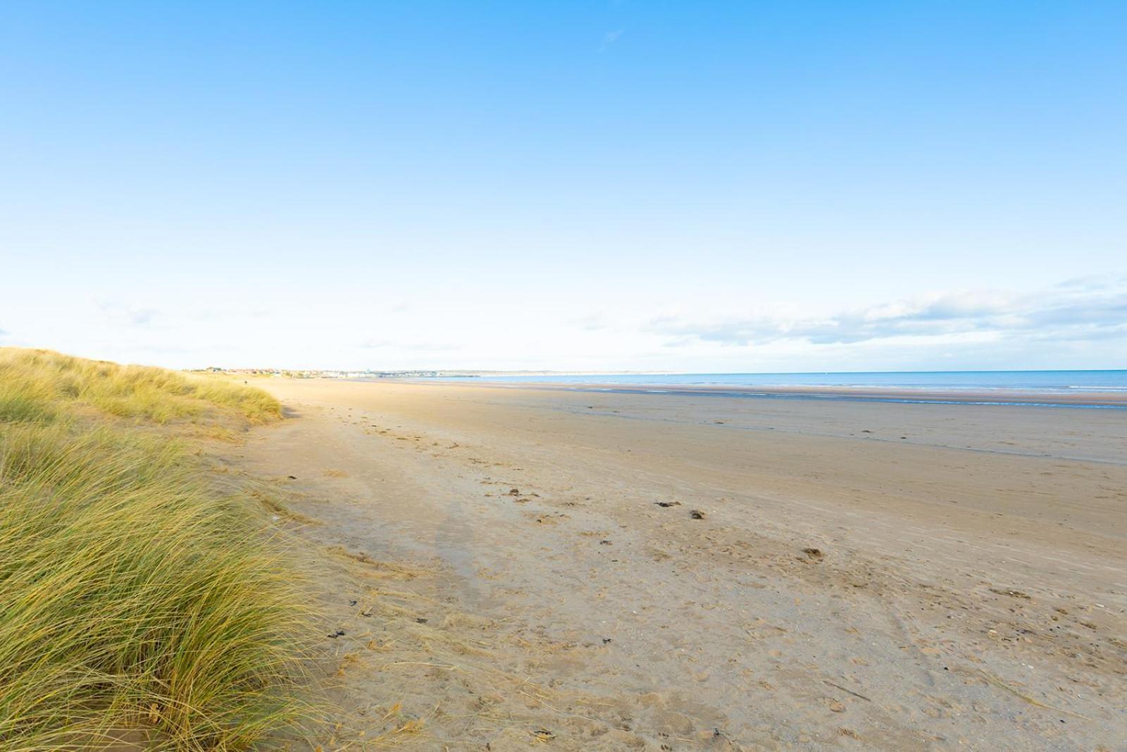 Beachfront Apartment - Ground Floor Apartment With Sea Views, Next To The Beach, Bridlington, North Yorkshire Bessingby ภายนอก รูปภาพ
