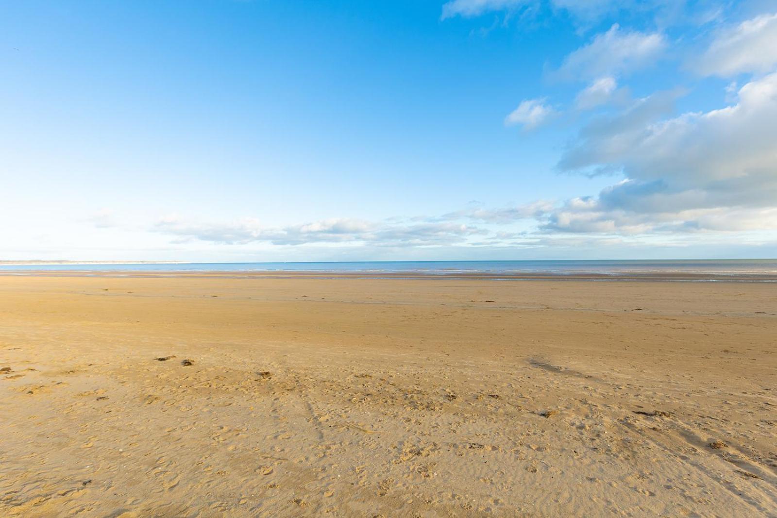 Beachfront Apartment - Ground Floor Apartment With Sea Views, Next To The Beach, Bridlington, North Yorkshire Bessingby ภายนอก รูปภาพ