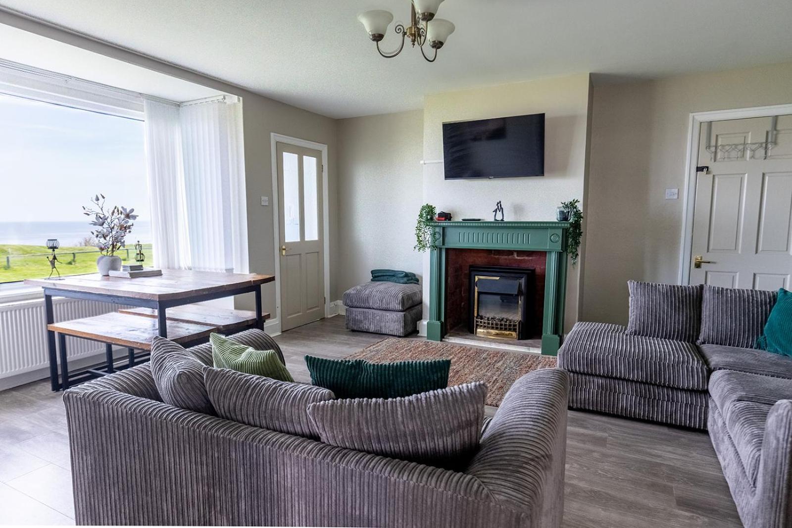 Beachfront Apartment - Ground Floor Apartment With Sea Views, Next To The Beach, Bridlington, North Yorkshire Bessingby ภายนอก รูปภาพ