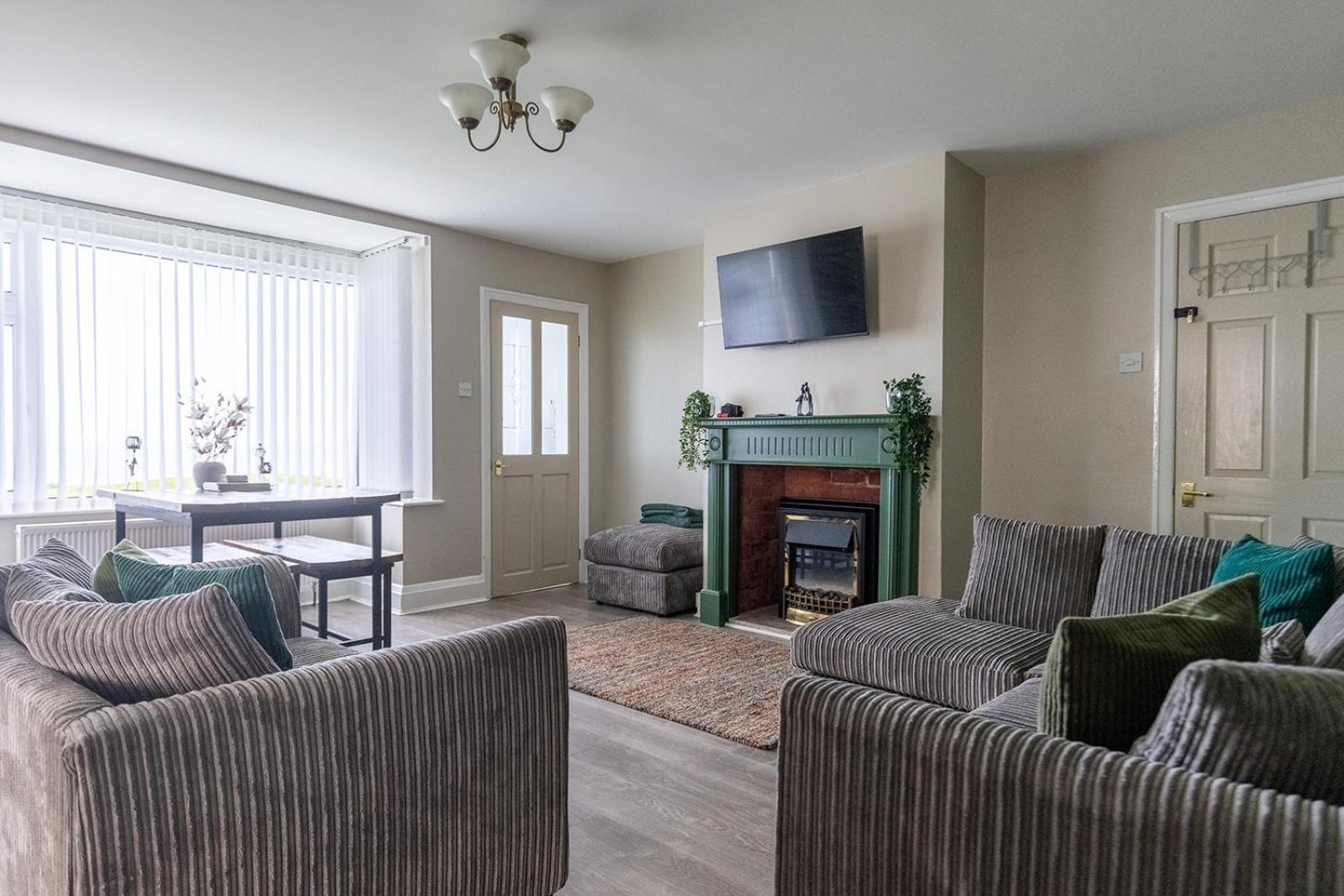 Beachfront Apartment - Ground Floor Apartment With Sea Views, Next To The Beach, Bridlington, North Yorkshire Bessingby ภายนอก รูปภาพ