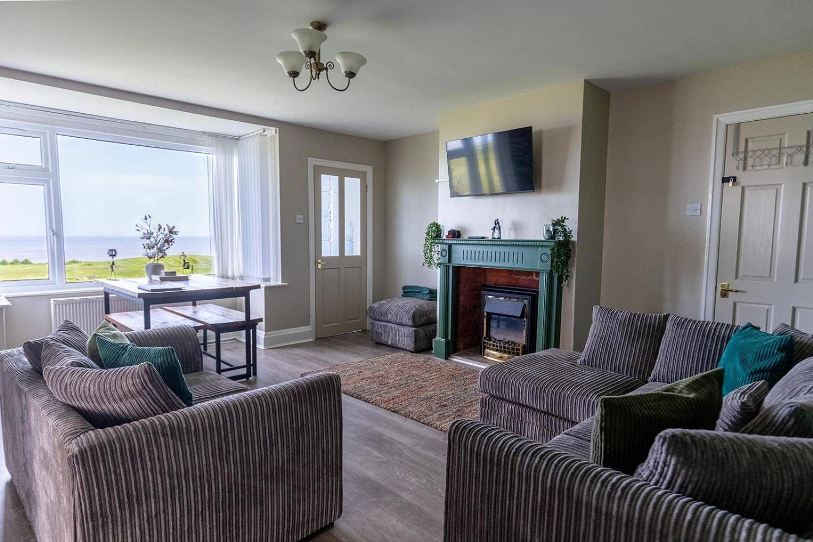 Beachfront Apartment - Ground Floor Apartment With Sea Views, Next To The Beach, Bridlington, North Yorkshire Bessingby ภายนอก รูปภาพ